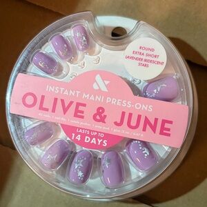 Olive & June Press On Nails Extra Short Round Lavender Iridescent Stars